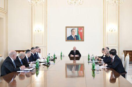 “Hər bir dövlət qurumunda, ilk növbədə, nazirliklərdə rəqəmsallaşma, süni intellekt, kibertəhlükəsizlik üzrə bir müavin ayrılsın, ya yeni ştat vahidi yaradılsın…”-İlham Əliyevin sədrliyi ilə “Azərbaycanın yeni rəqəmsal arxitekturası” adlı-MÜŞAVİRƏ KEÇİRİLDİ – FOTOLAR – YENİLƏNİB